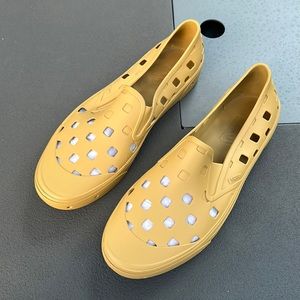 Vans Trek, mustard gold size 12 brand new